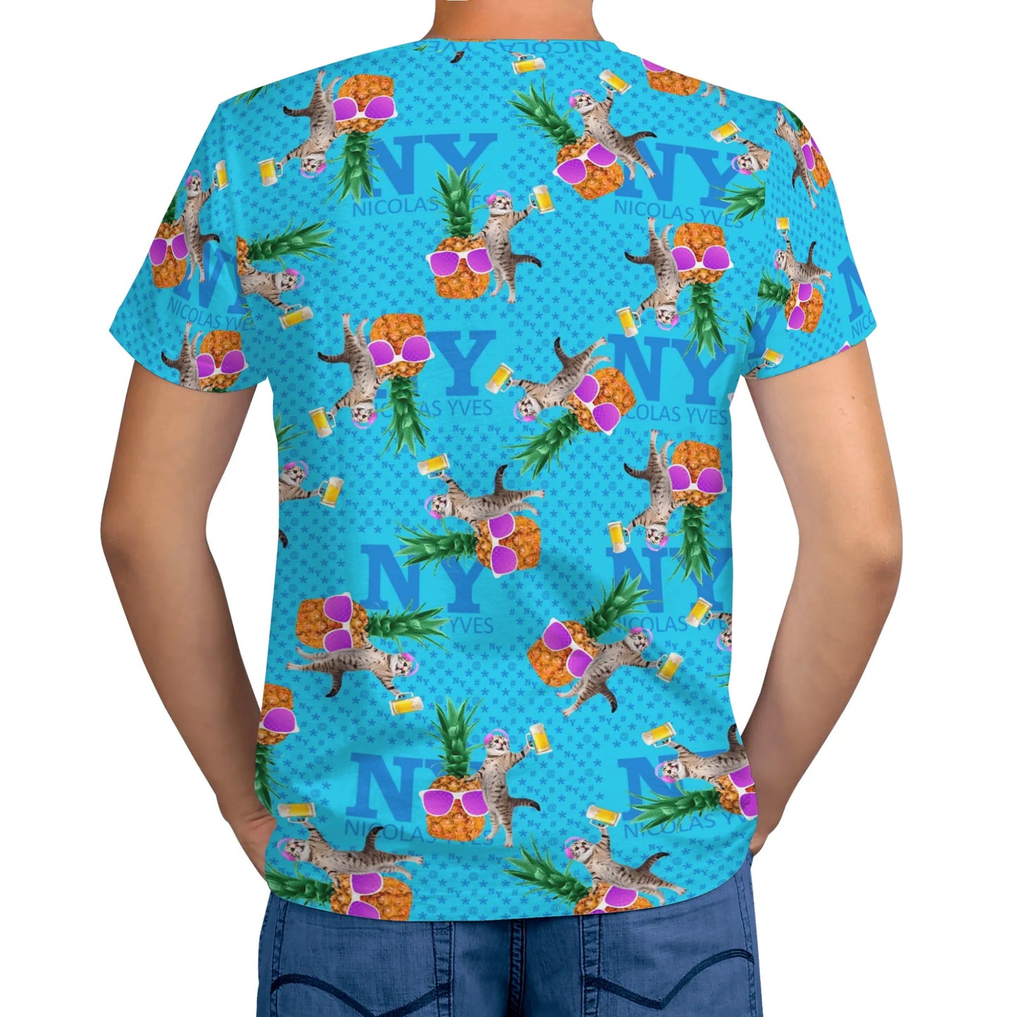 Un Tee-shirt, des Chats, des Ananas et de la Bière ! Le T-shirt Bleu Kitsch Chananas de Nicolas Yves - lunettes fuchsia 03